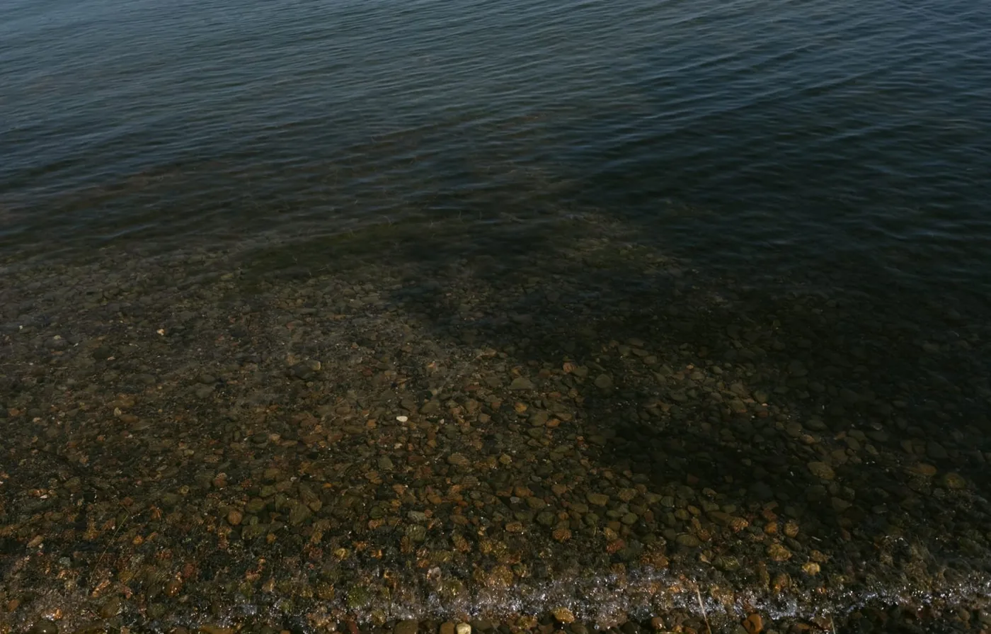 Clear water over the lake bottom at the shore